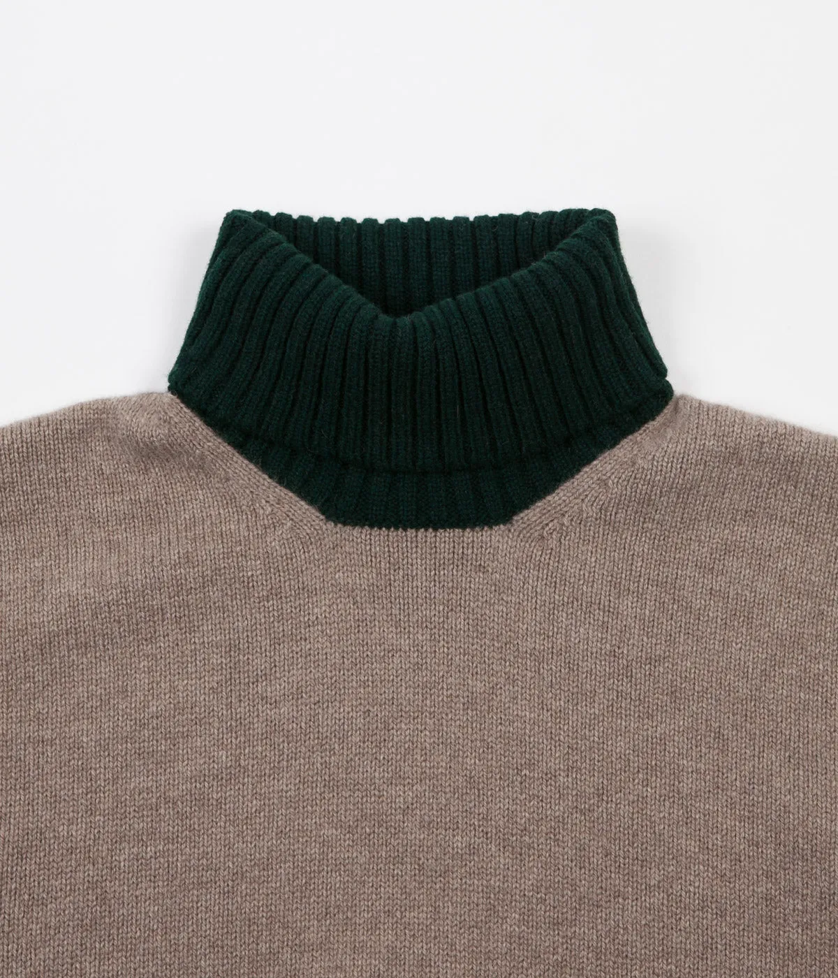 Country Of Origin Turtleneck Sweatshirt - Mushroom / Green