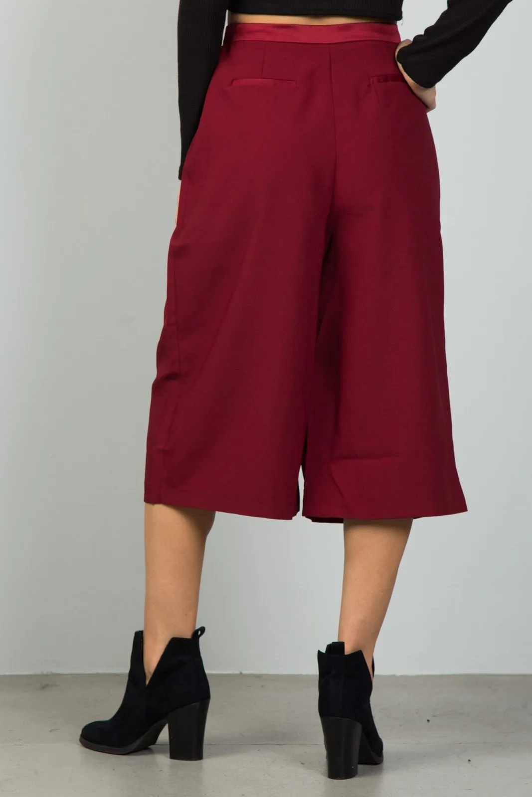 Ladies fashion burgundy pleat detail wide leg culottes